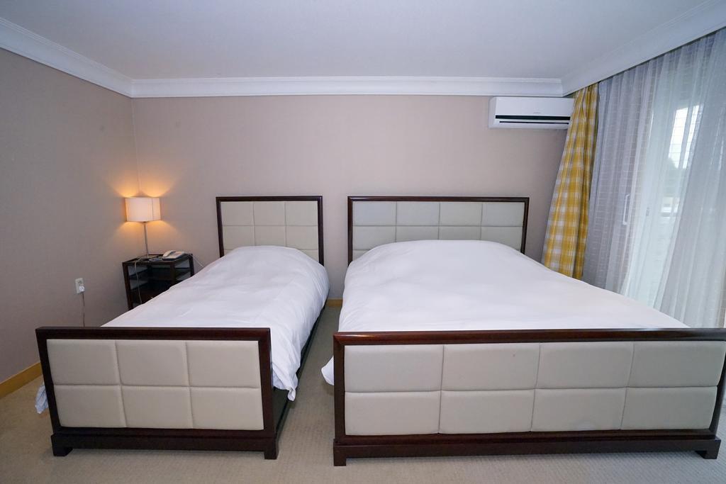 סאוגוויפו Lake Hills Jeju Resort מראה חיצוני תמונה