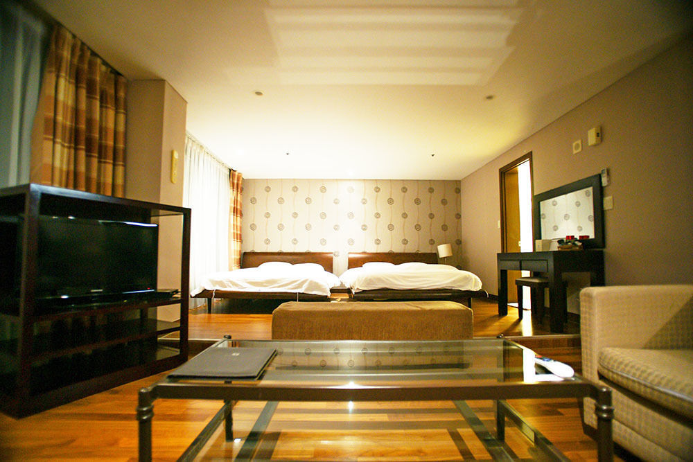 סאוגוויפו Lake Hills Jeju Resort מראה חיצוני תמונה