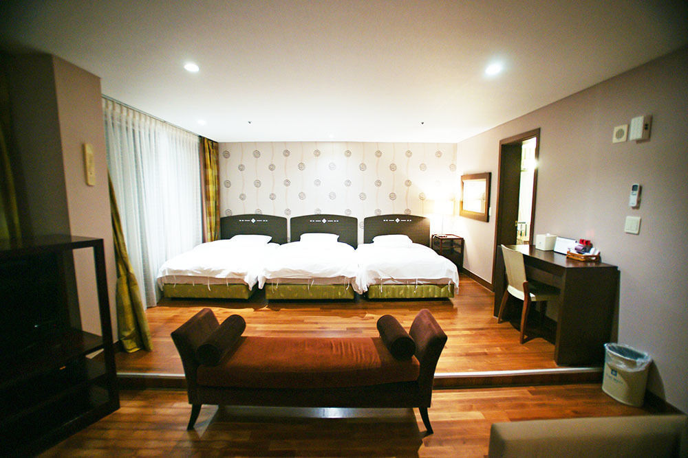 סאוגוויפו Lake Hills Jeju Resort מראה חיצוני תמונה
