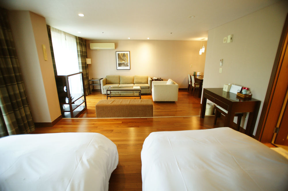 סאוגוויפו Lake Hills Jeju Resort מראה חיצוני תמונה