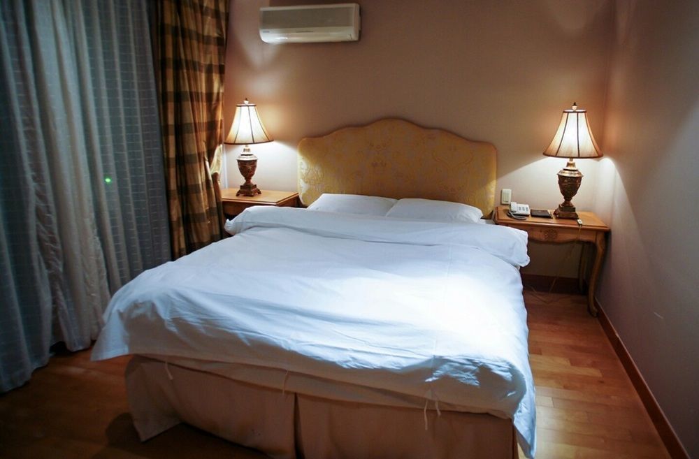 סאוגוויפו Lake Hills Jeju Resort מראה חיצוני תמונה