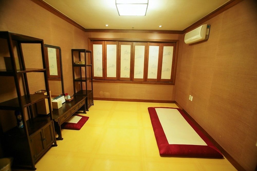 סאוגוויפו Lake Hills Jeju Resort מראה חיצוני תמונה