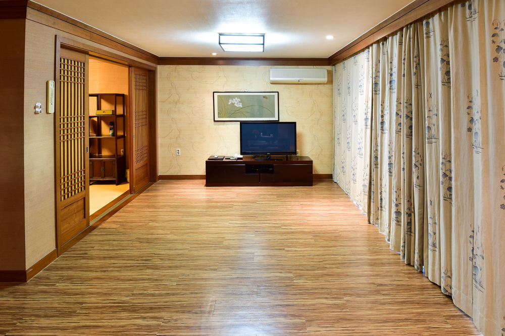 סאוגוויפו Lake Hills Jeju Resort מראה חיצוני תמונה