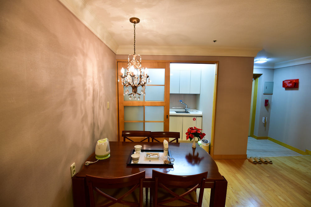 סאוגוויפו Lake Hills Jeju Resort מראה חיצוני תמונה