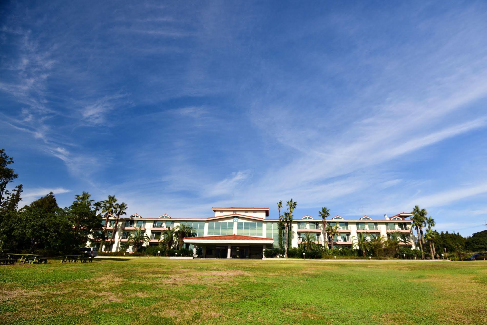 סאוגוויפו Lake Hills Jeju Resort מראה חיצוני תמונה