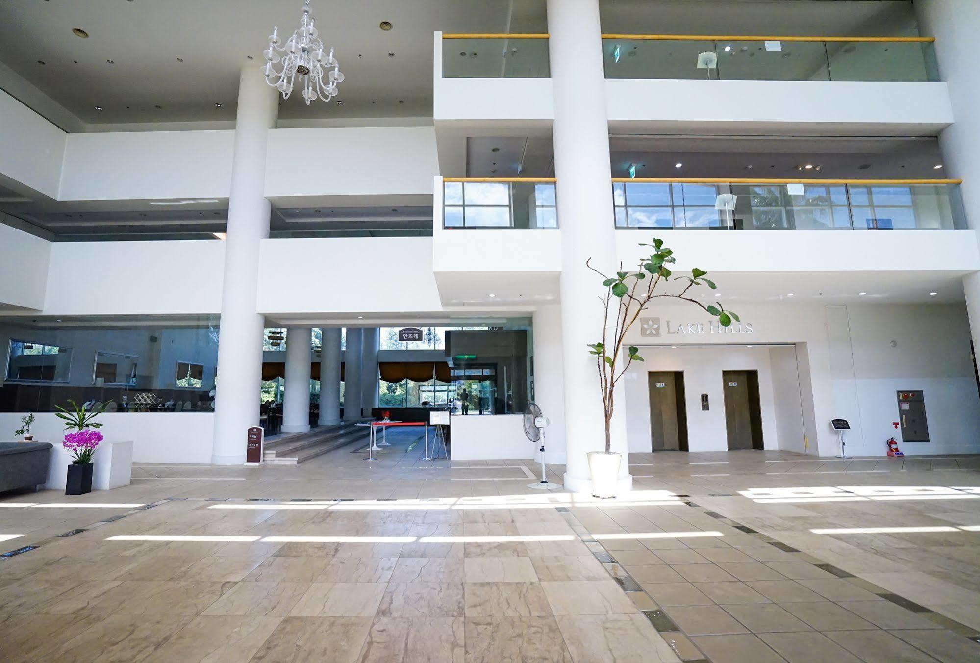 סאוגוויפו Lake Hills Jeju Resort מראה חיצוני תמונה
