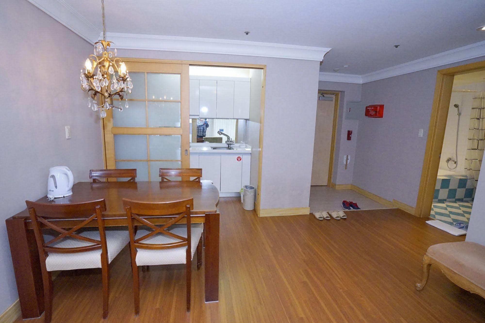 סאוגוויפו Lake Hills Jeju Resort מראה חיצוני תמונה