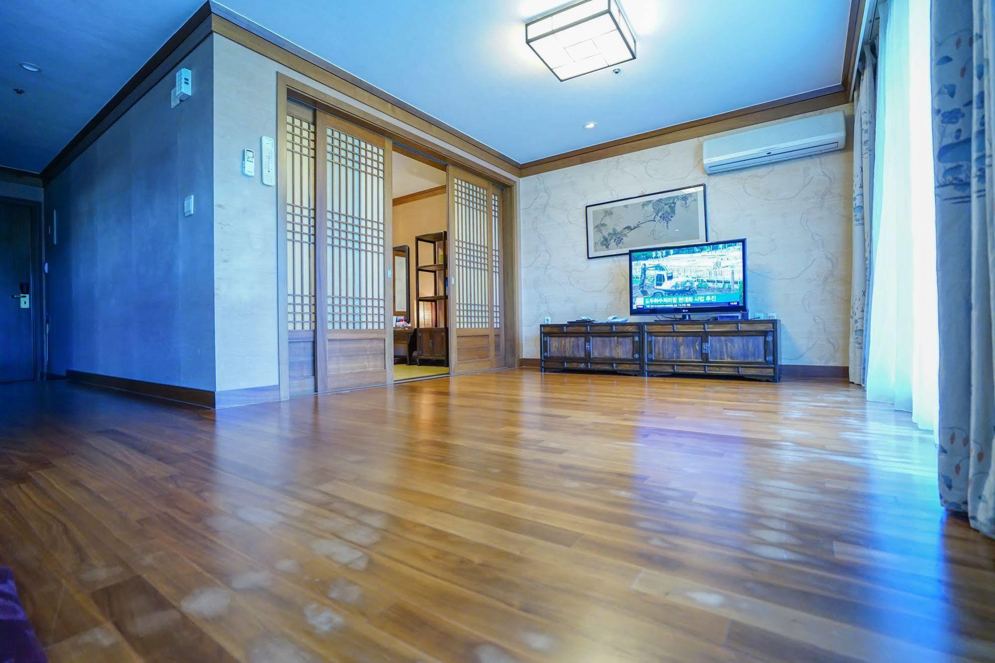 סאוגוויפו Lake Hills Jeju Resort מראה חיצוני תמונה