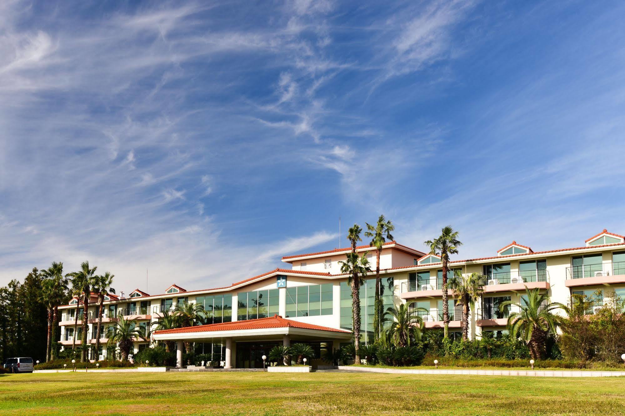סאוגוויפו Lake Hills Jeju Resort מראה חיצוני תמונה
