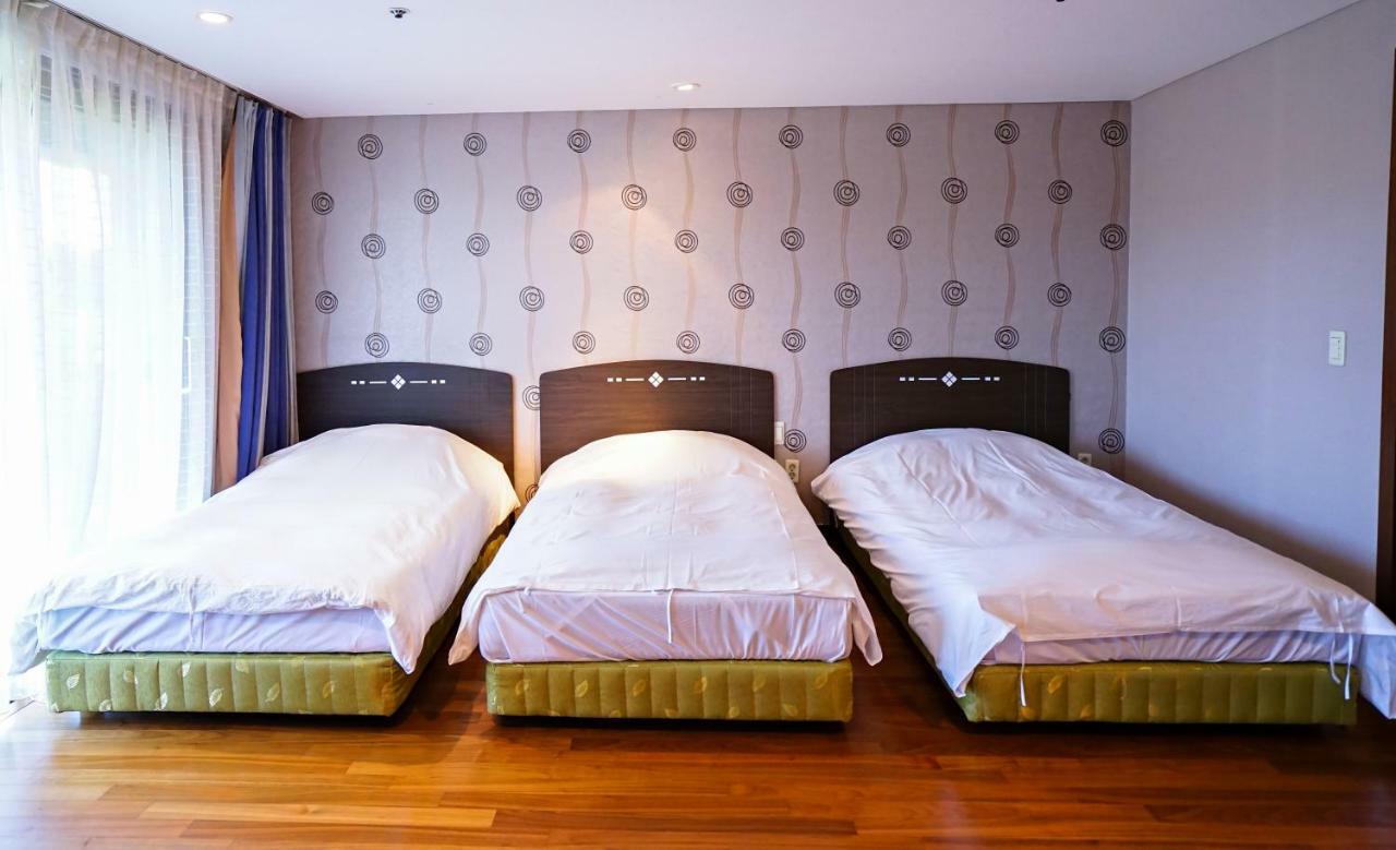 סאוגוויפו Lake Hills Jeju Resort מראה חיצוני תמונה